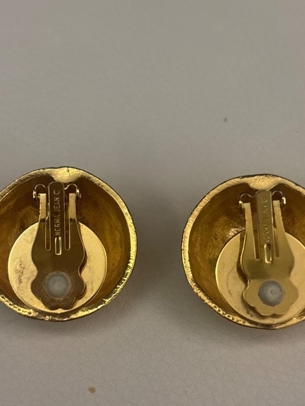 Vintage Norma Jean Gold-Tone Textured Round Clip-On Earrings Retro Statement - Picture 12 of 13